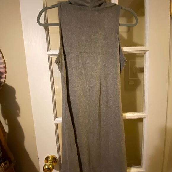 Mink pink sleeveless loose tunic. Minimal wear. Grey. Size small. - Picture 3 of 4